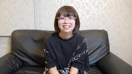FC2 PPV 4786388 【購入者特典/レビュー特典 有】(初撮り)149cmミニマム眼鏡オタク美女が初のハメ撮りに挑戦。エッチの経験が少なく感度が抜群なためイキまくり。外出しの約束だったけど内緒で半中出しで種付け完了