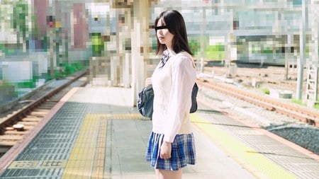 10musume-102126_01 制服娘を電車でイタズラ 瀬戸かなこ